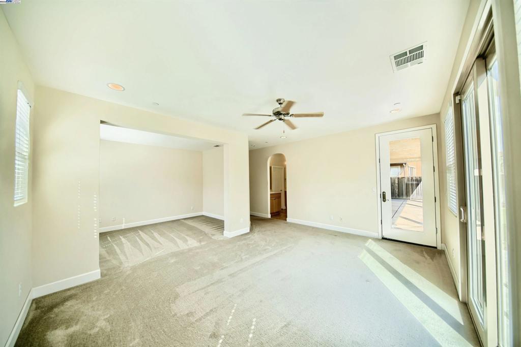 OAKWOOD SHORES - Residential