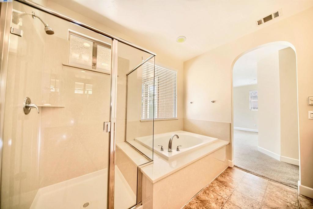 OAKWOOD SHORES - Residential