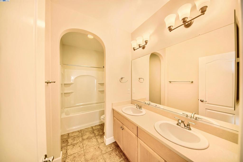 OAKWOOD SHORES - Residential