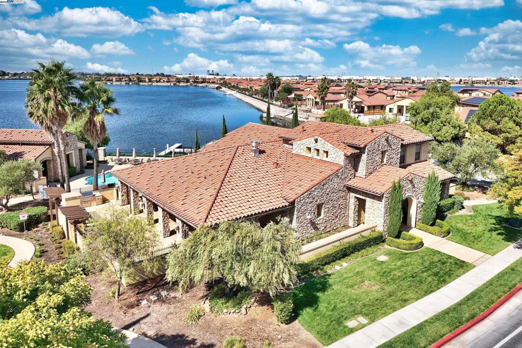 OAKWOOD SHORES - Residential