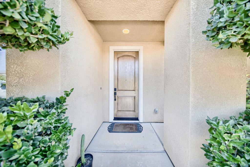 OAKWOOD SHORES - Residential
