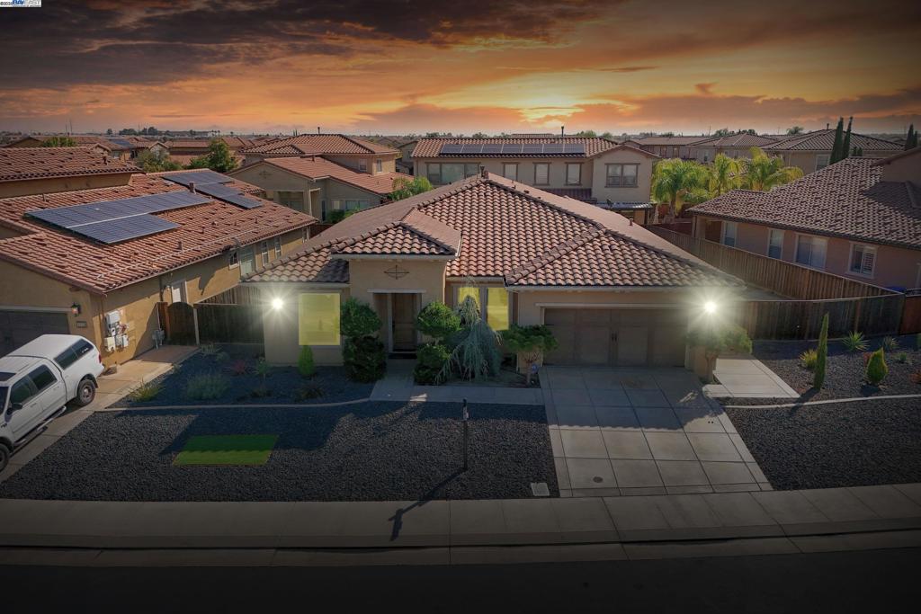 OAKWOOD SHORES - Residential