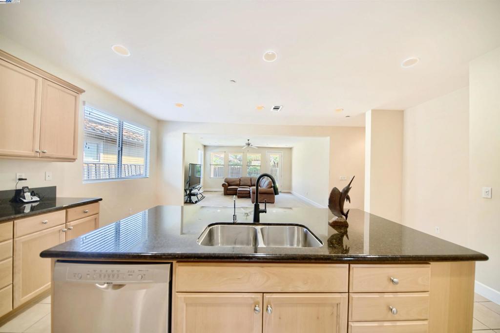 OAKWOOD SHORES - Residential