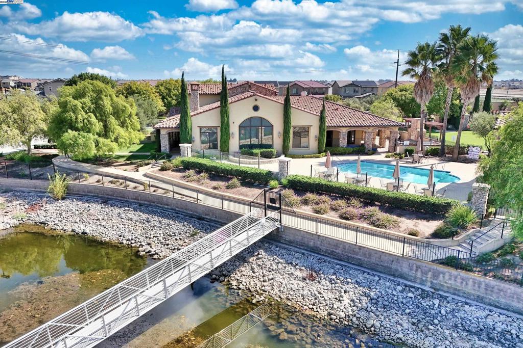 OAKWOOD SHORES - Residential