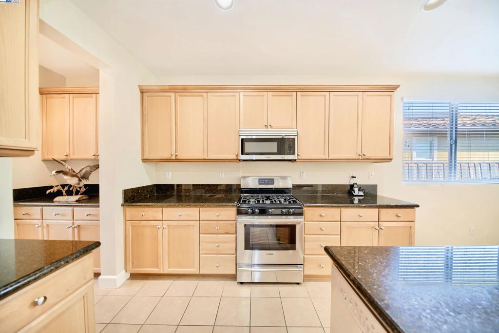 OAKWOOD SHORES - Residential