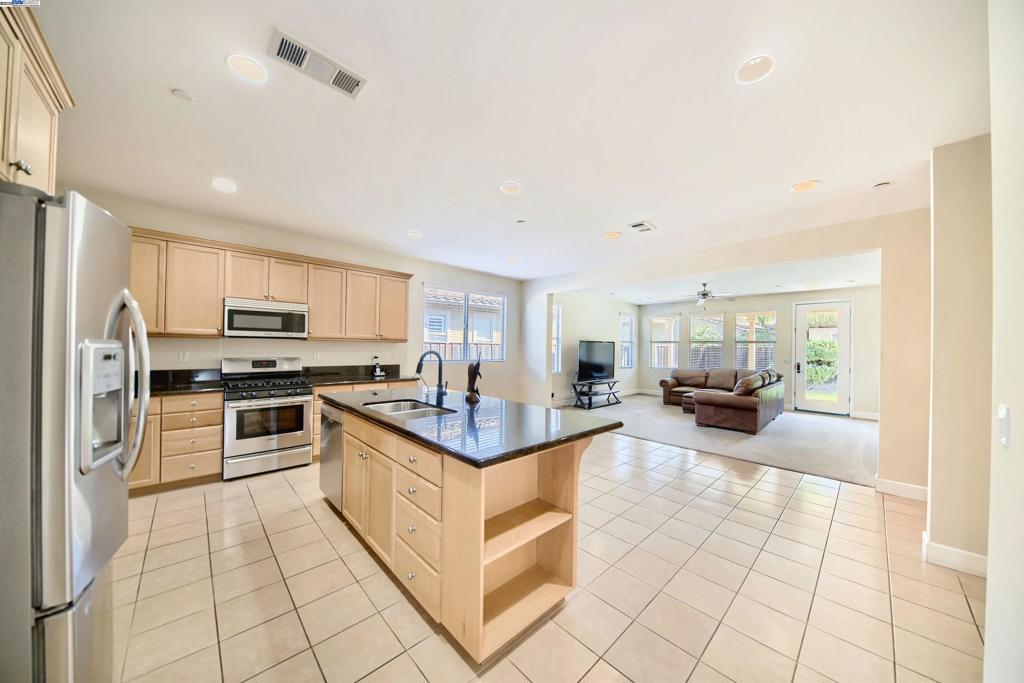 OAKWOOD SHORES - Residential