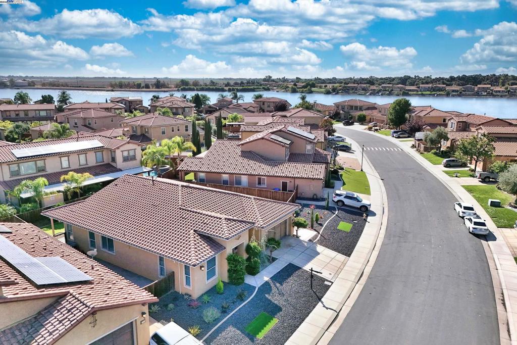 OAKWOOD SHORES - Residential