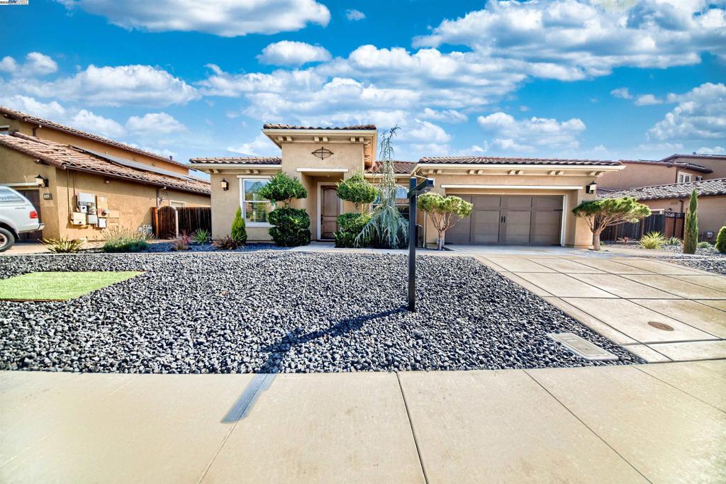 OAKWOOD SHORES - Residential