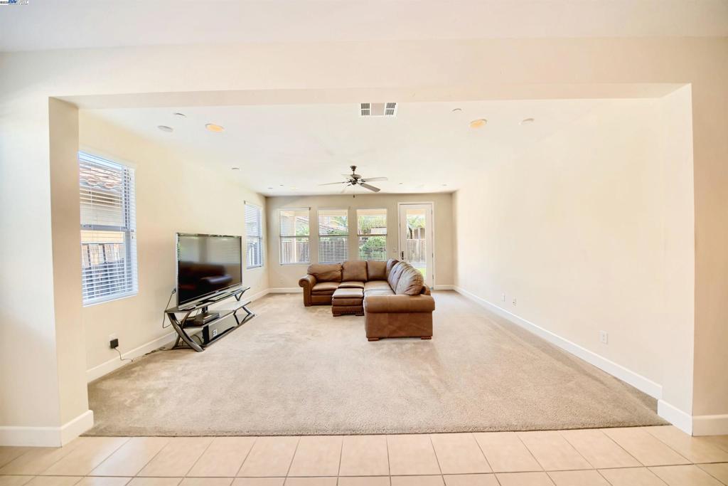 OAKWOOD SHORES - Residential