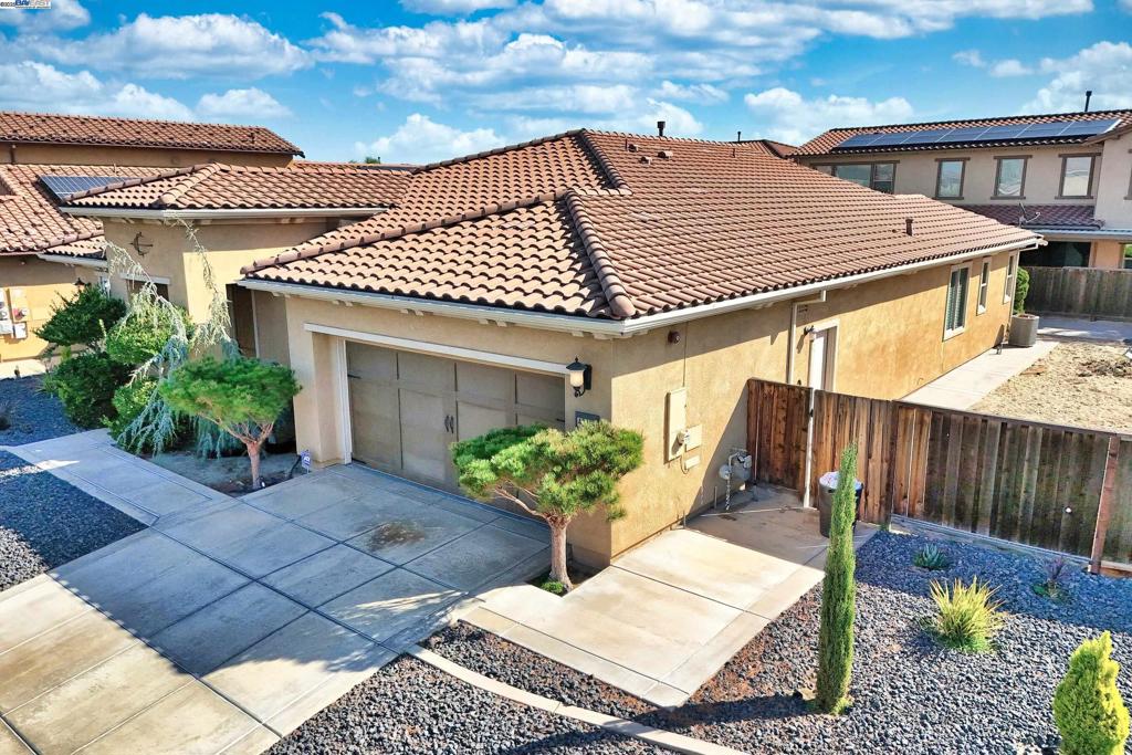 OAKWOOD SHORES - Residential