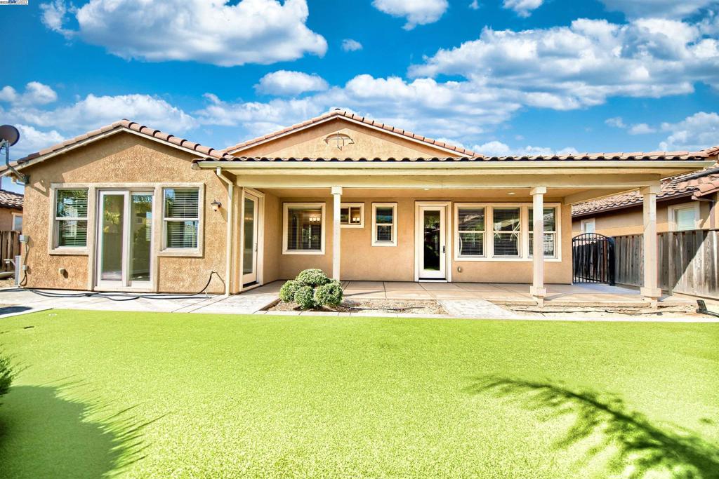 OAKWOOD SHORES - Residential