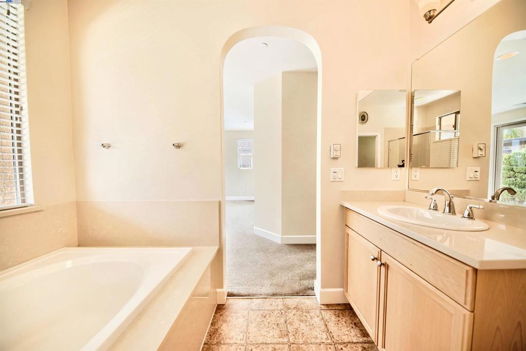 OAKWOOD SHORES - Residential
