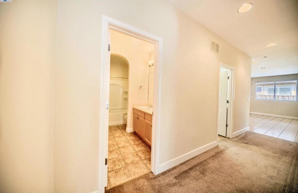 OAKWOOD SHORES - Residential