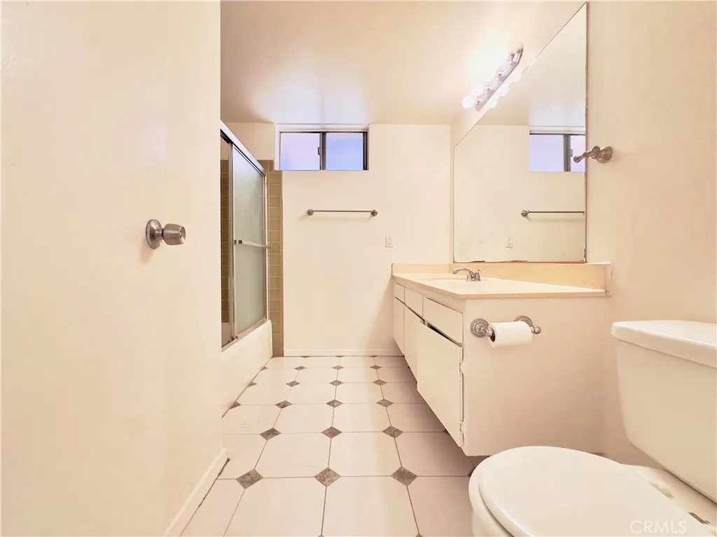 Los Feliz, California 90027, United States, 5 Bedrooms Bedrooms, ,3 BathroomsBathrooms,Residential,Active,230530