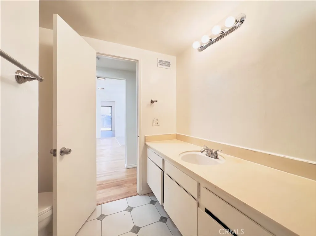 Los Feliz, California 90027, United States, 5 Bedrooms Bedrooms, ,3 BathroomsBathrooms,Residential,Active,230530