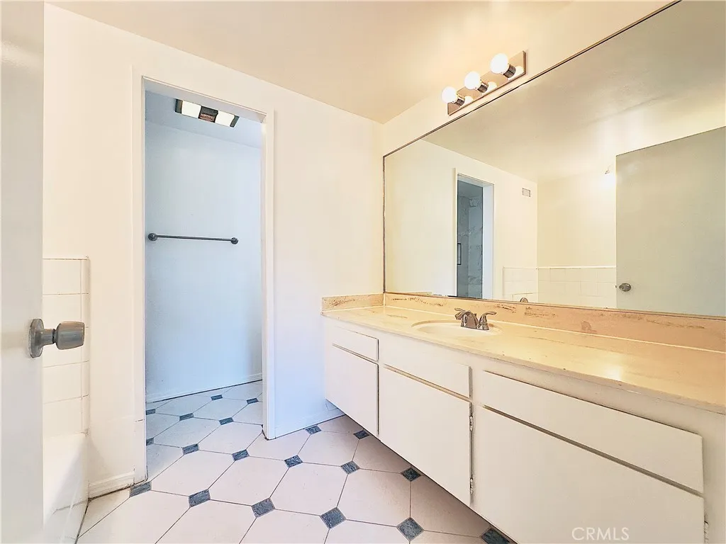 Los Feliz, California 90027, United States, 5 Bedrooms Bedrooms, ,3 BathroomsBathrooms,Residential,Active,230530