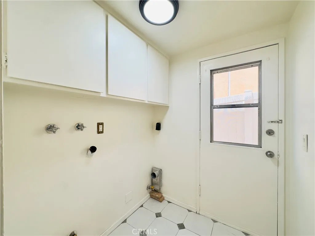 Los Feliz, California 90027, United States, 5 Bedrooms Bedrooms, ,3 BathroomsBathrooms,Residential,Active,230530