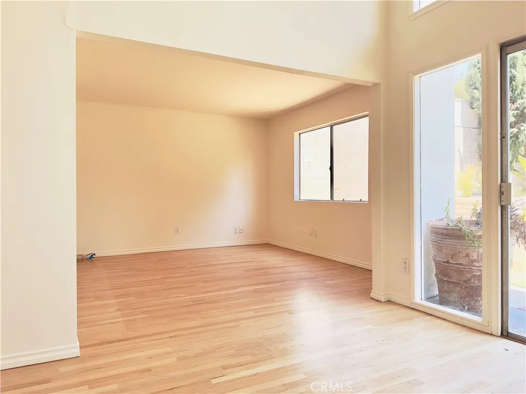 Los Feliz, California 90027, United States, 5 Bedrooms Bedrooms, ,3 BathroomsBathrooms,Residential,Active,230530