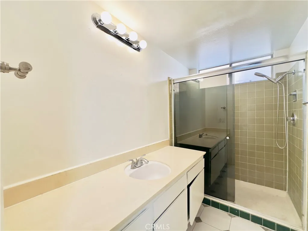 Los Feliz, California 90027, United States, 5 Bedrooms Bedrooms, ,3 BathroomsBathrooms,Residential,Active,230530