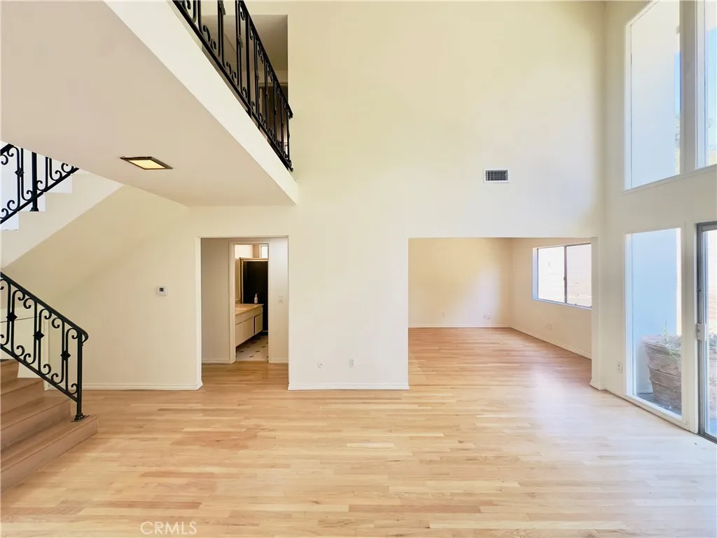 Los Feliz, California 90027, United States, 5 Bedrooms Bedrooms, ,3 BathroomsBathrooms,Residential,Active,230530