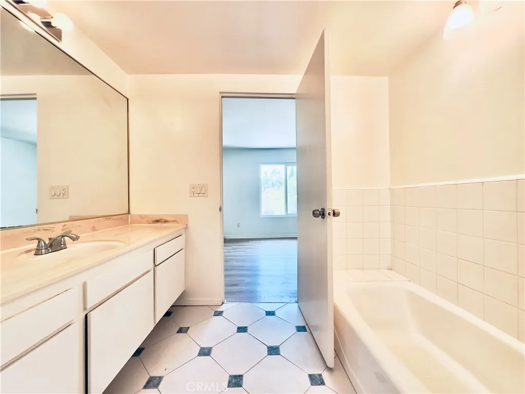 Los Feliz, California 90027, United States, 5 Bedrooms Bedrooms, ,3 BathroomsBathrooms,Residential,Active,230530