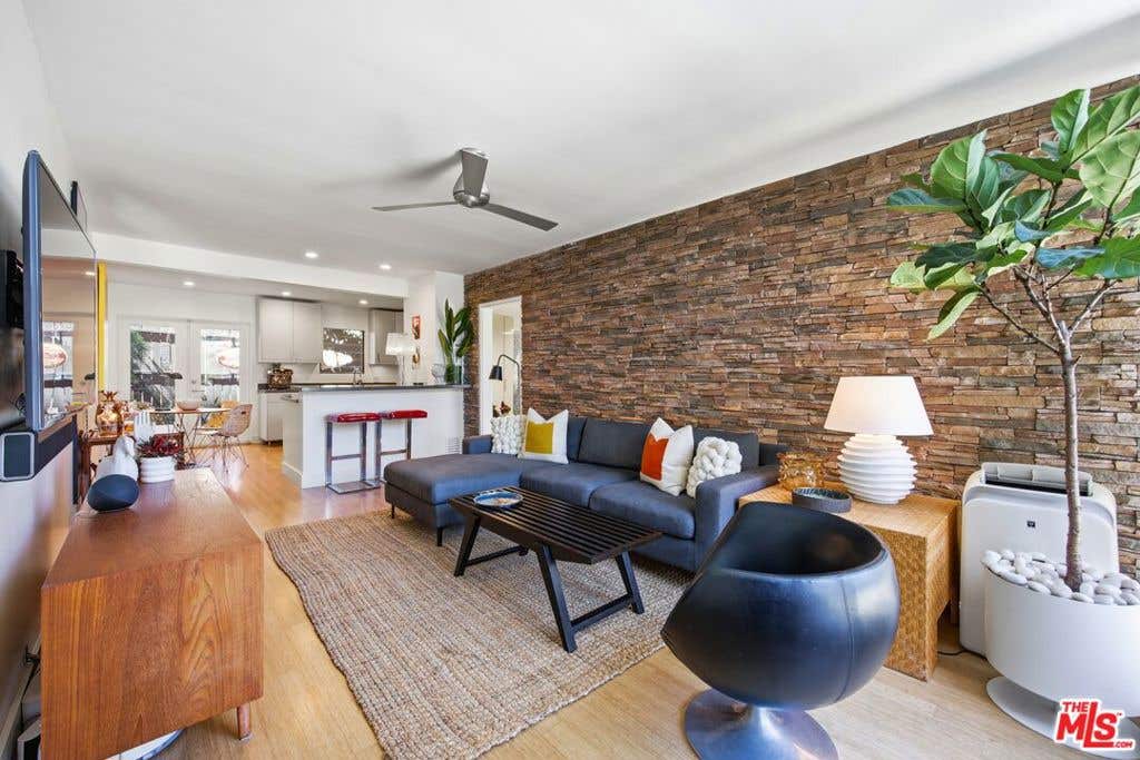Photo of 1400 N Hayworth Avenue #2, Los Angeles, CA 90046 (MLS # 26852017)