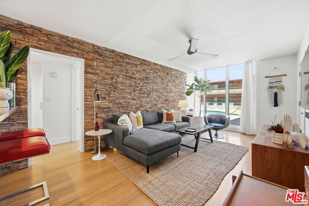 Photo of 1400 N Hayworth Avenue #2, Los Angeles, CA 90046 (MLS # 26852017)
