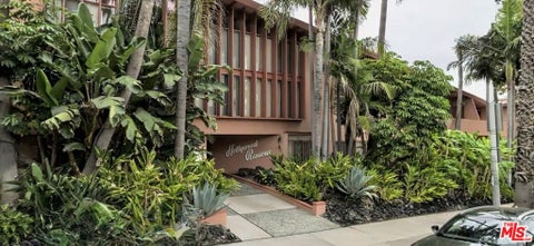 Photo of 1400 N Hayworth Avenue #2, Los Angeles, CA 90046 (MLS # 26852017)