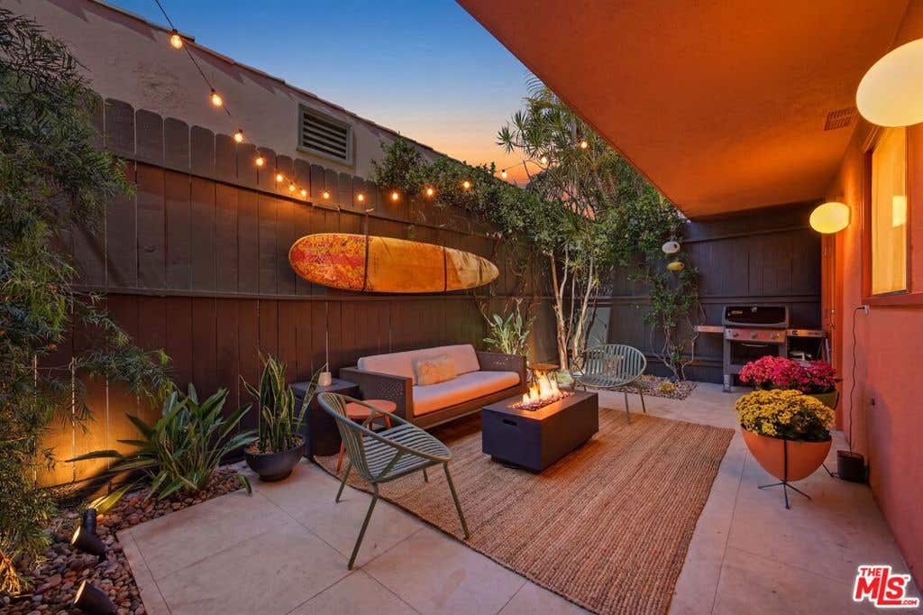 Photo of 1400 N Hayworth Avenue #2, Los Angeles, CA 90046 (MLS # 26852017)