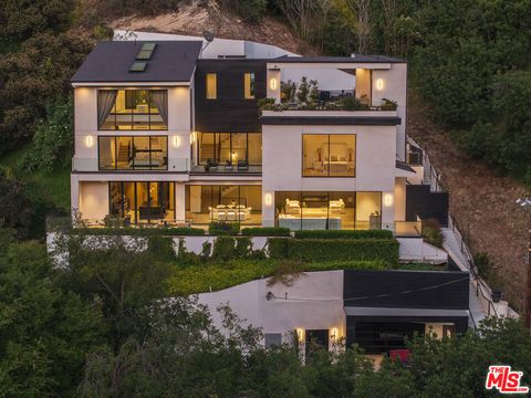 Photo of 3920 Knobhill Drive, Sherman Oaks, CA 91423 (MLS # 26693497)