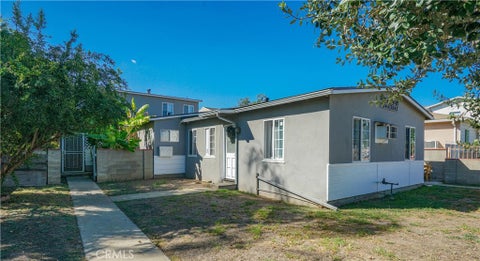 Photo of 7043 Hazeltine Avenue, Van Nuys, CA 91405 (MLS # BB26226464)
