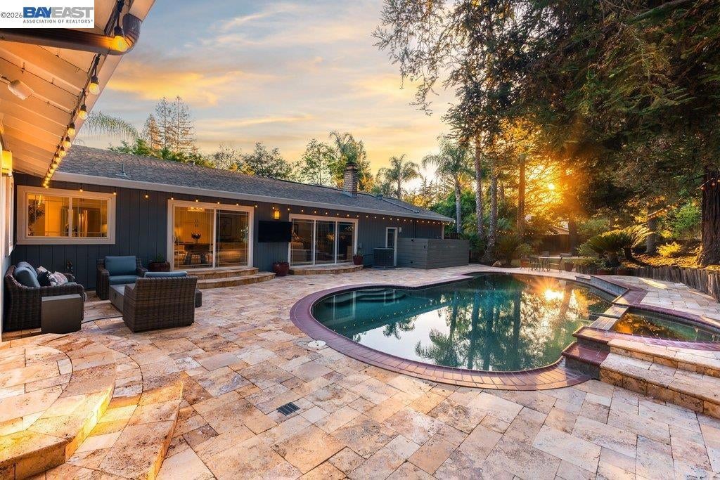 3081 Oakraider Dr