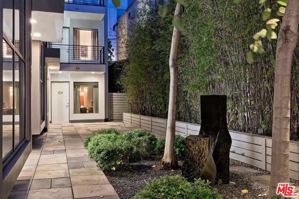 1137 Hacienda Place 104