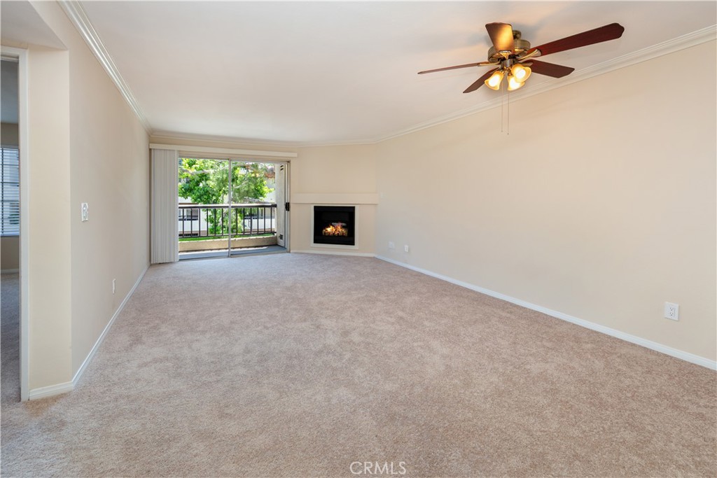 5510 Owensmouth Ave 204