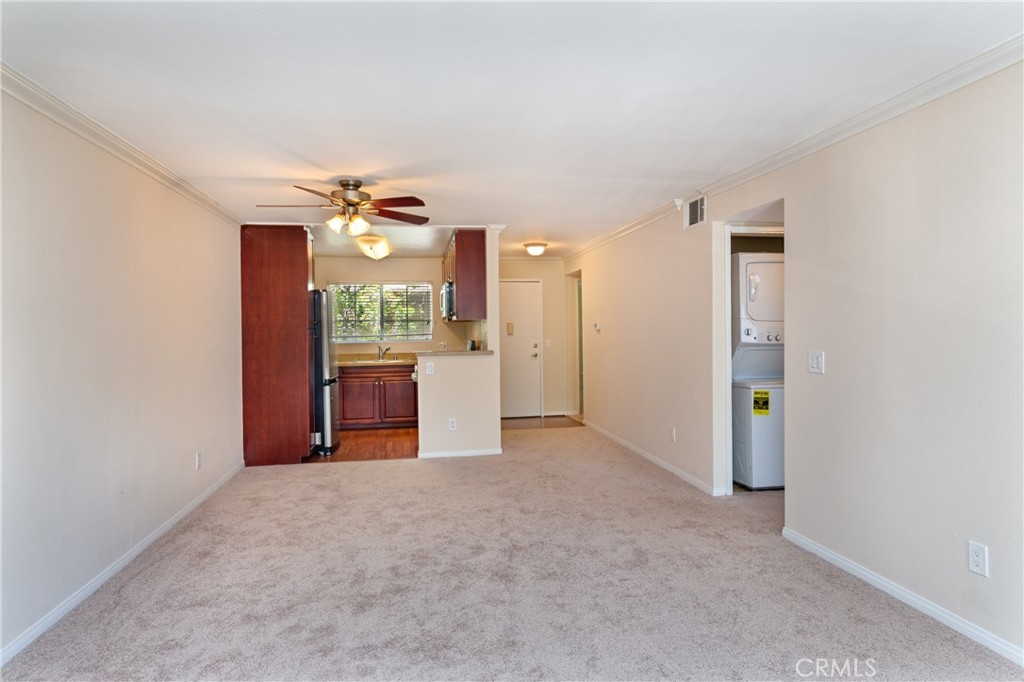 5510 Owensmouth Ave 204