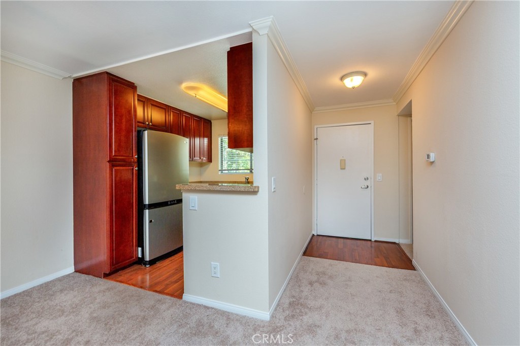 5510 Owensmouth Ave 204
