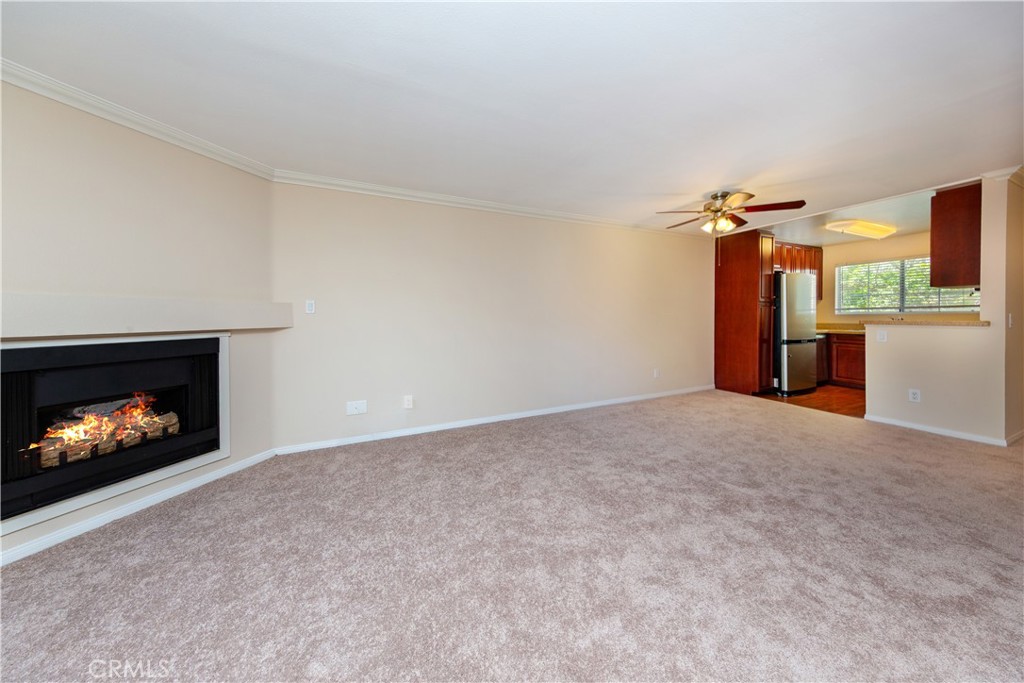 5510 Owensmouth Ave 204