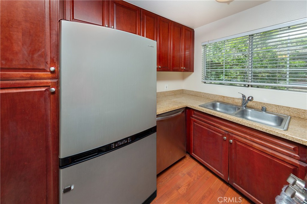5510 Owensmouth Ave 204