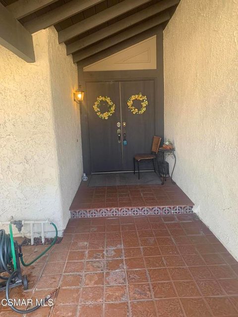 Photo of 142 Longfellow Court, Thousand Oaks, CA 91360 (MLS # 226002482)