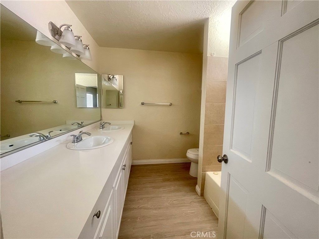 listing image 130725289508107947448