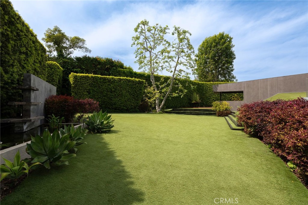 314 N Barrington Avenue