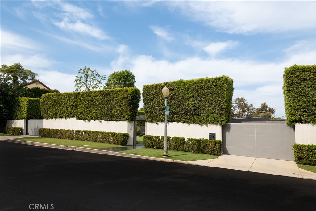 314 N Barrington Avenue