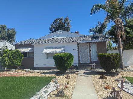 Charming 3-Bedroom Home – Available Now!
Beautiful 3-Bedroom Home on a Peaceful Cul-de-Sac – Spacious Yard, Great Location!
Step into comfort and convenience with this charming 3-bedroom, 2-bath single-story home nestled on a large corner lot. Located on a peaceful cul-de-sac, this home offers a perfect blend of privacy, space, and accessibility.
Inside, you’ll find an open and airy layout with a cozy fireplace in the living room, generous natural light, The kitchen with white cabinets and wooden counter tops opens into the dining area, creating a perfect space for entertaining or everyday meals. The spacious bedrooms provide plenty of room. Plank flooring throughout the property for easy cleaning.
Outside, enjoy a fully usable front and back yard, perfect for gardening, BBQs. The home also features an detached 2-car garage with extra parking space for an RV adding both convenience and versatility.
Don’t let this incredible opportunity pass you by! Reach out today to schedule a viewing and make this beautiful home yours!