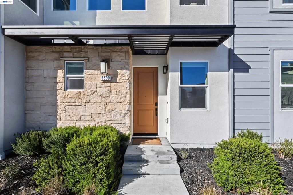 Photo of 5509 Holly Bay Ave Ave, Dublin, CA 94568 (MLS # 41127262)