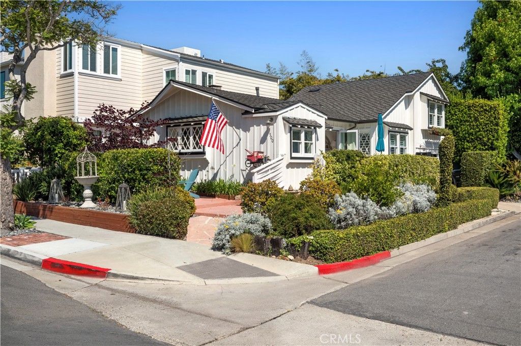 Photo of 500 Acacia Ave, Corona Del Mar, CA 92625 (MLS # NP26093750)