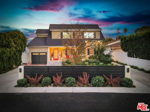 Photo of 4952 Placidia Avenue, Toluca Lake, CA 91601 (MLS # 26662983)