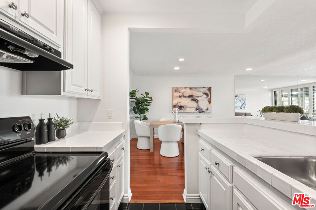 8640 Gulana Avenue K3017