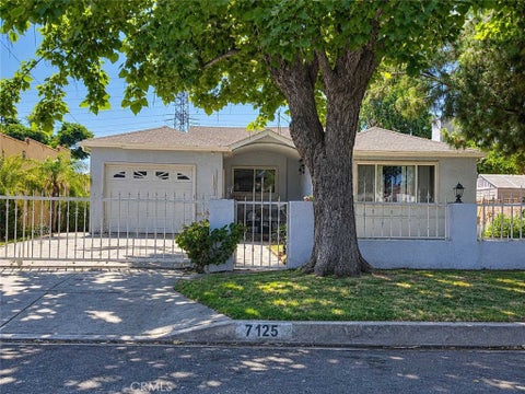 Photo of 7125 Geyser Avenue, Reseda, CA 91335 (MLS # SR26218641)