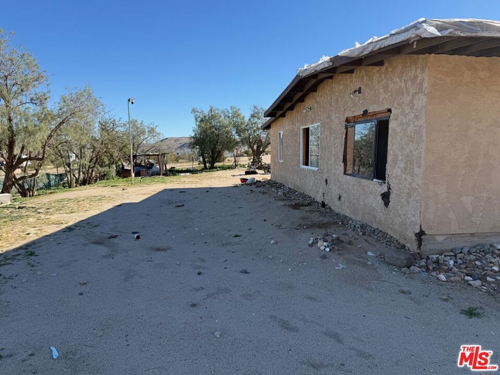 Photo of 3475 Kickapoo Trail, Landers, CA 92285 (MLS # 26637843)