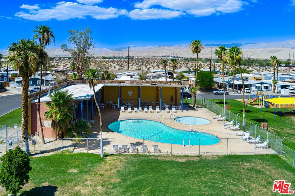 Tri-Palm Estates - Manufactured In Park
